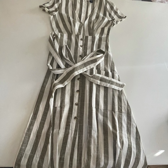 Linen Striped Midi Dress - Picture 4 of 11